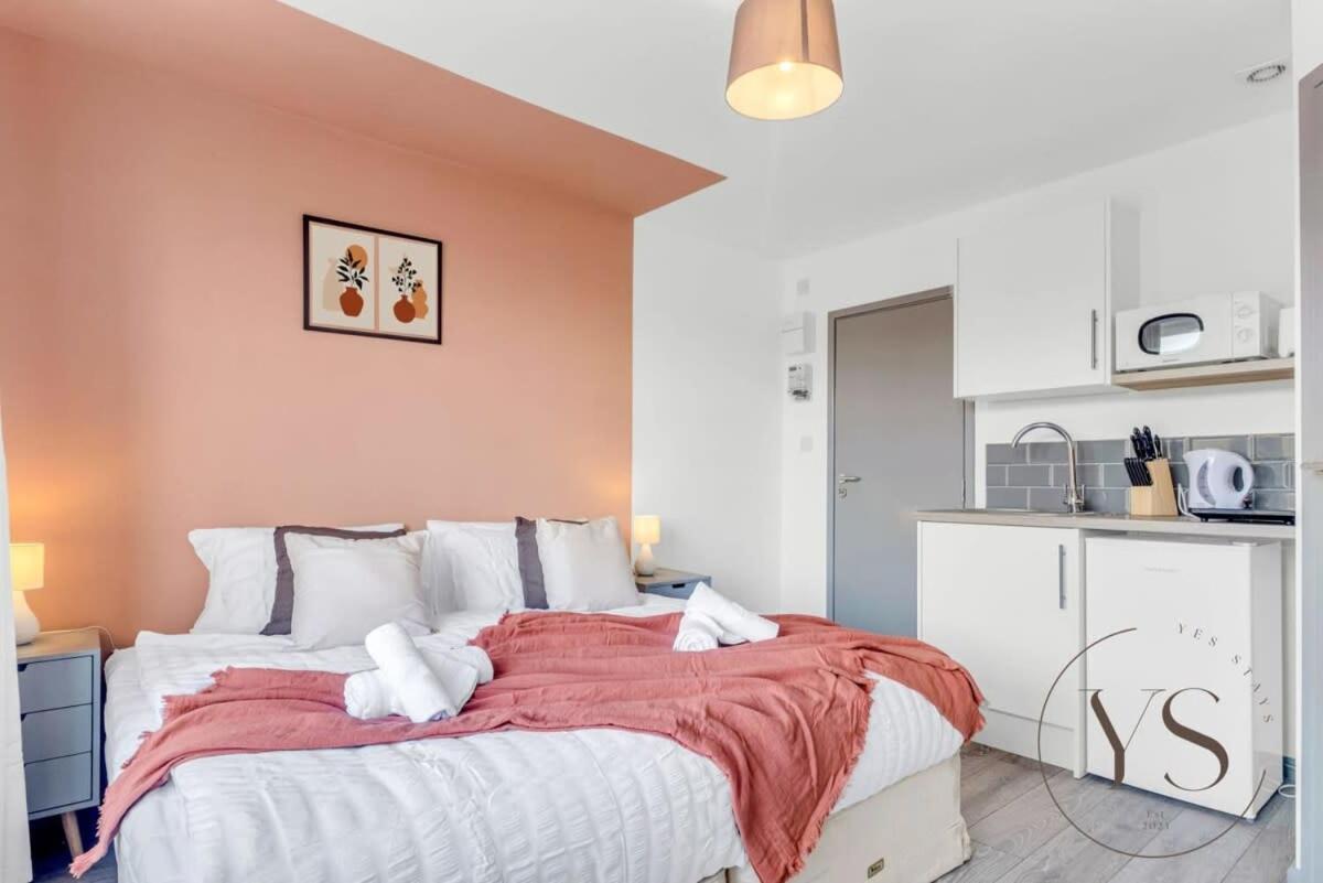 Sienna Longton Studio 2D - Wi-Fi, Alton Towers, Netflix Stoke-on-Trent Eksteriør billede