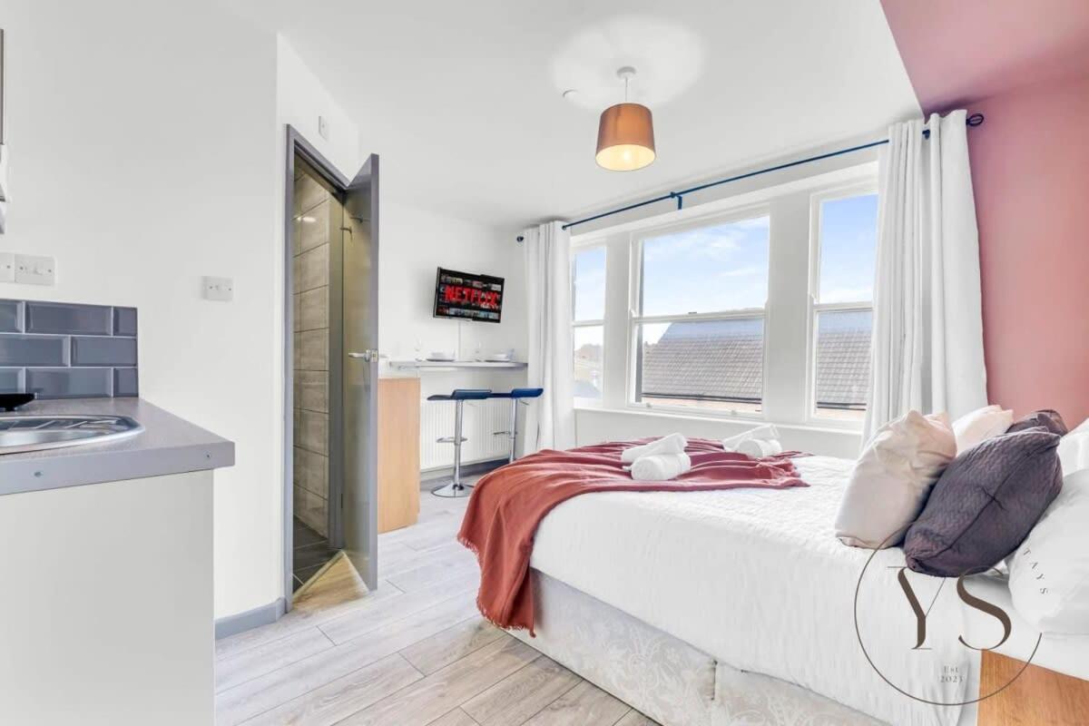 Sienna Longton Studio 2D - Wi-Fi, Alton Towers, Netflix Stoke-on-Trent Eksteriør billede