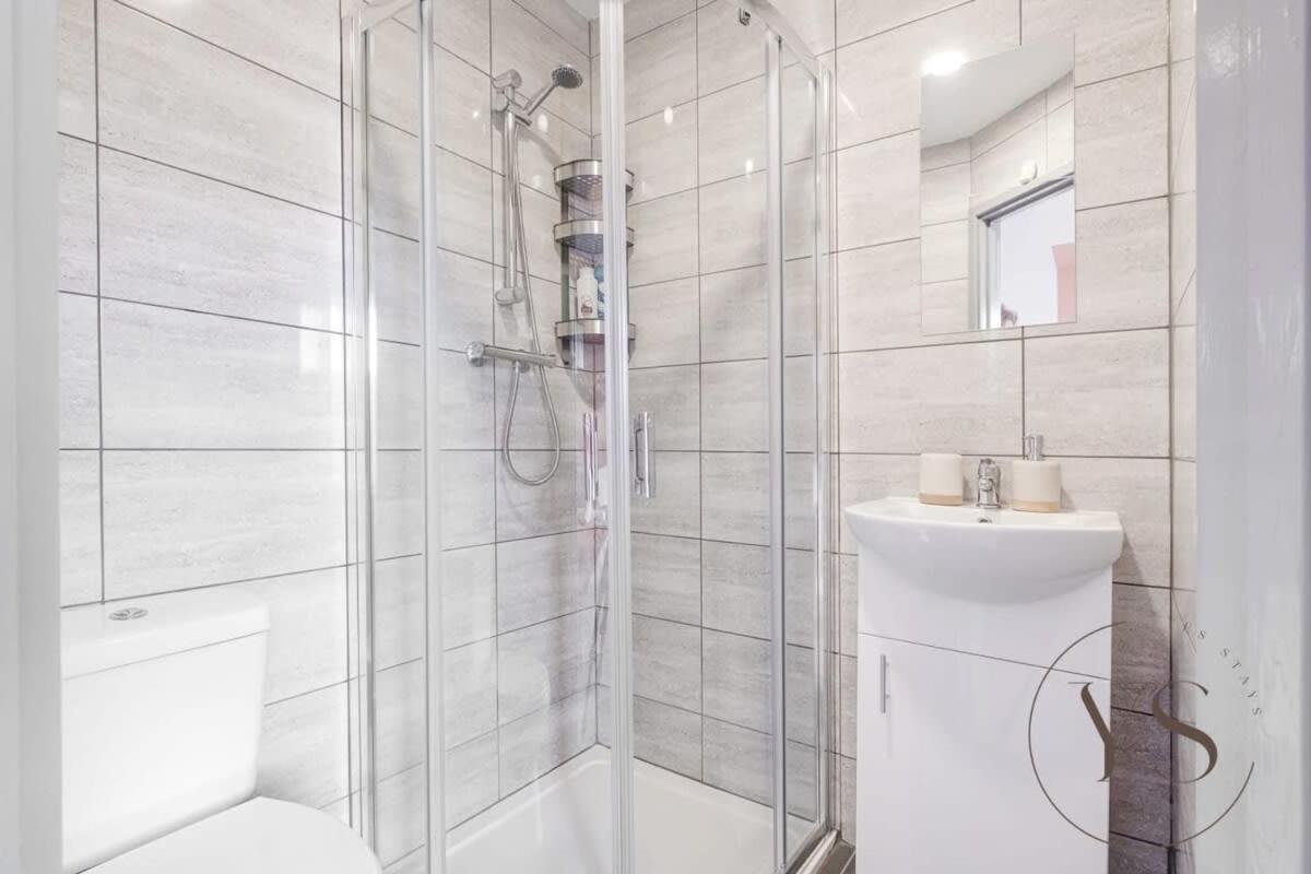Sienna Longton Studio 2D - Wi-Fi, Alton Towers, Netflix Stoke-on-Trent Eksteriør billede