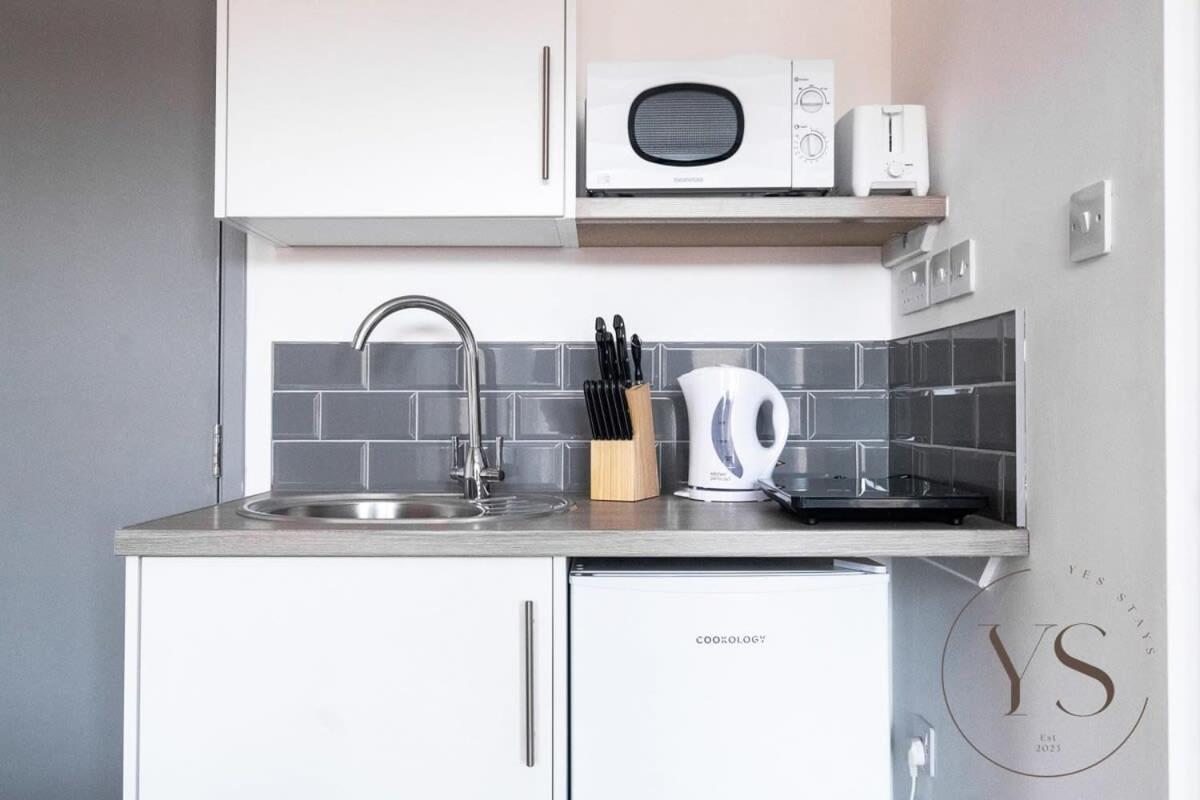 Sienna Longton Studio 2D - Wi-Fi, Alton Towers, Netflix Stoke-on-Trent Eksteriør billede