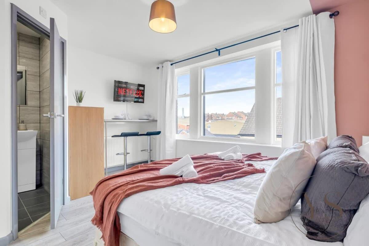 Sienna Longton Studio 2D - Wi-Fi, Alton Towers, Netflix Stoke-on-Trent Eksteriør billede
