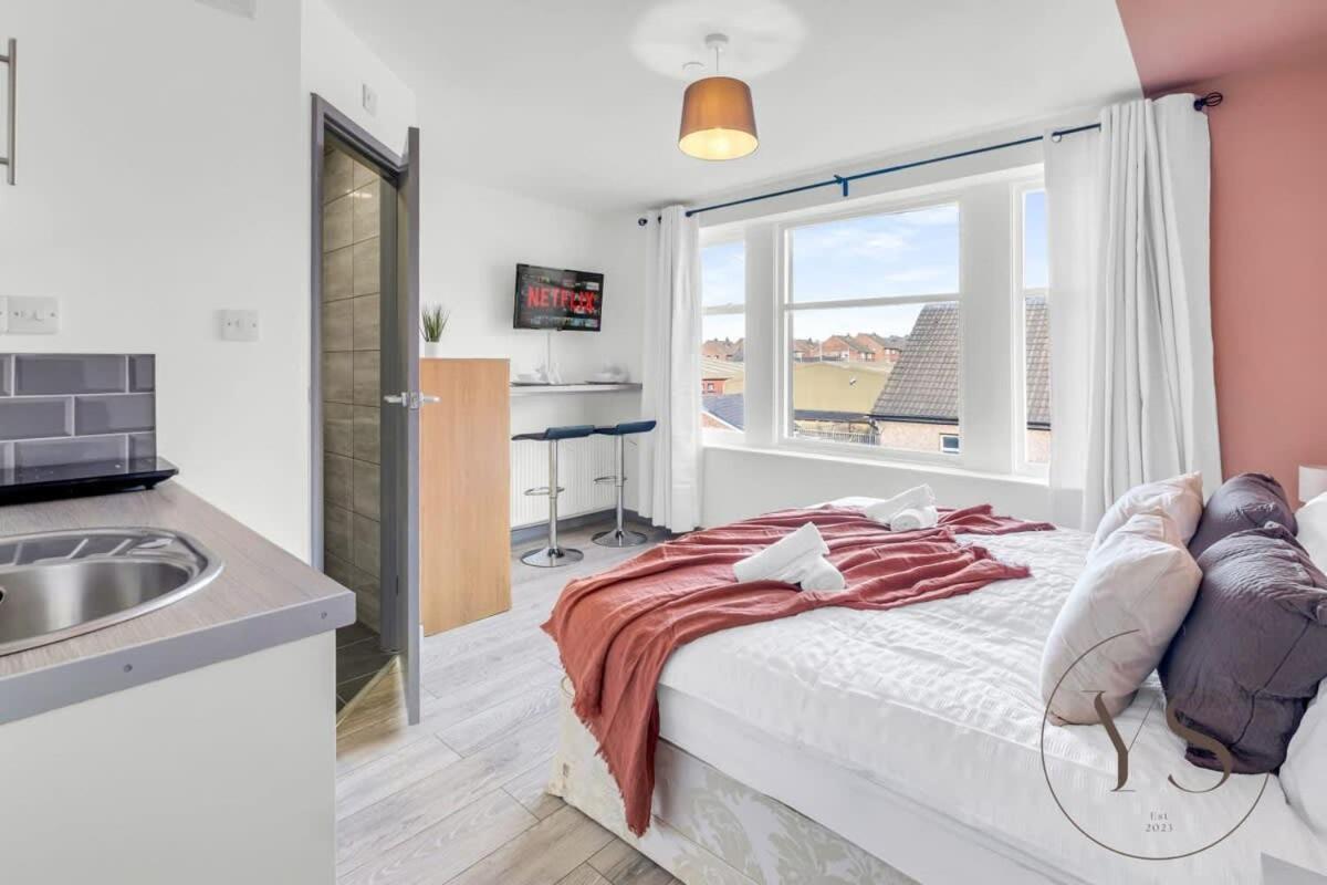 Sienna Longton Studio 2D - Wi-Fi, Alton Towers, Netflix Stoke-on-Trent Eksteriør billede