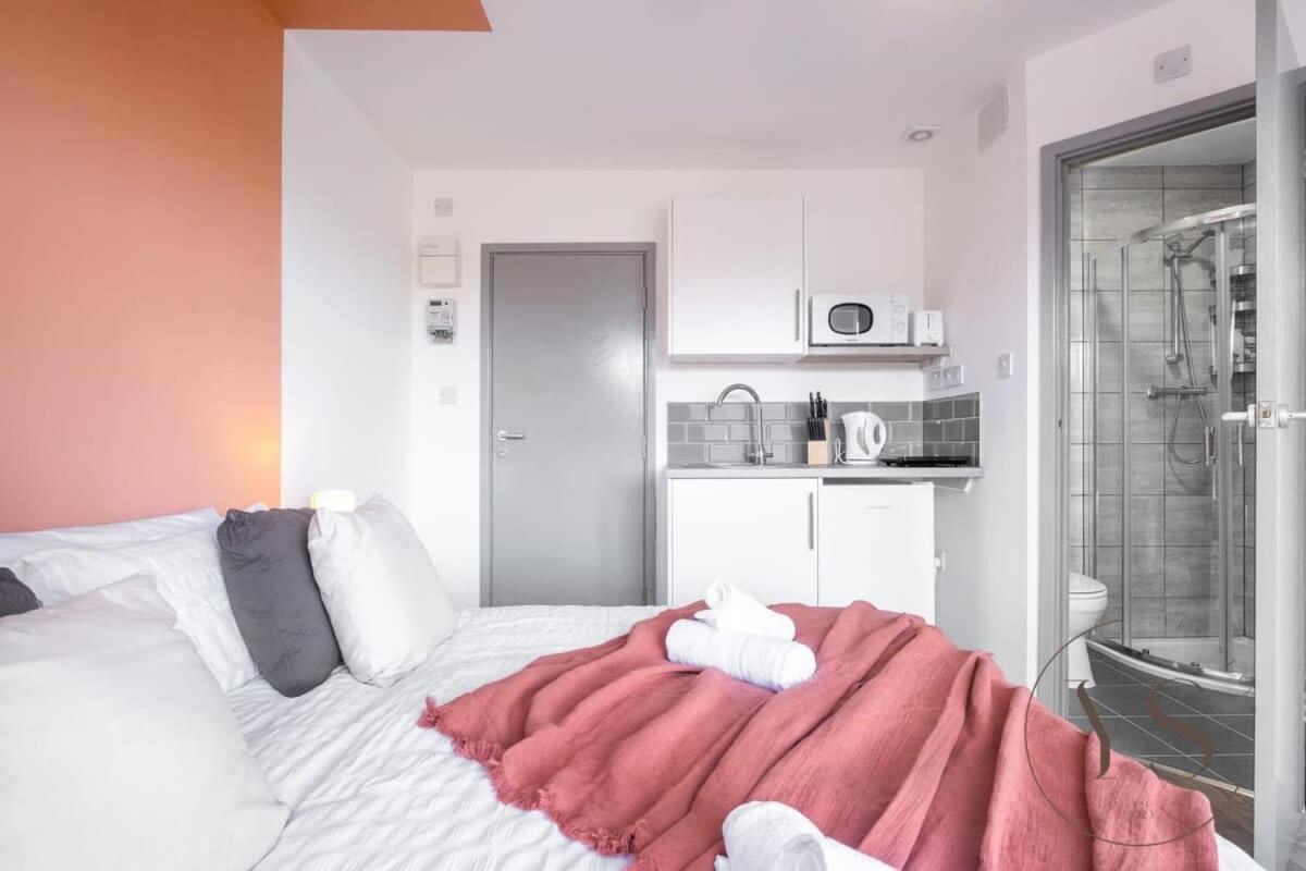 Sienna Longton Studio 2D - Wi-Fi, Alton Towers, Netflix Stoke-on-Trent Eksteriør billede