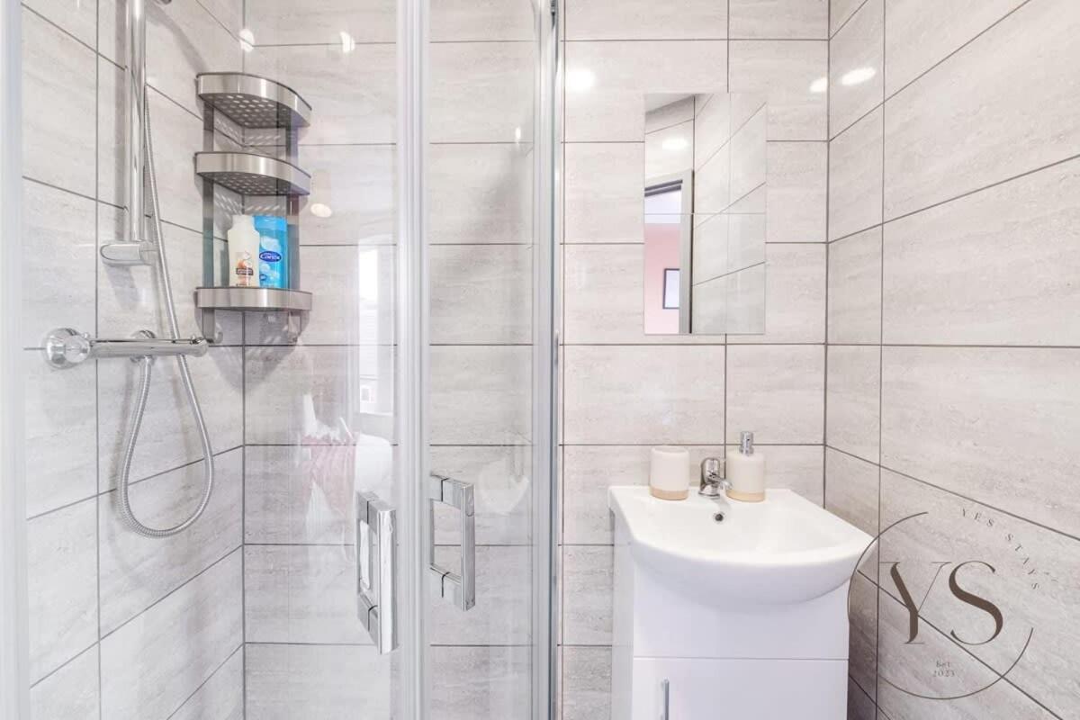 Sienna Longton Studio 2D - Wi-Fi, Alton Towers, Netflix Stoke-on-Trent Eksteriør billede