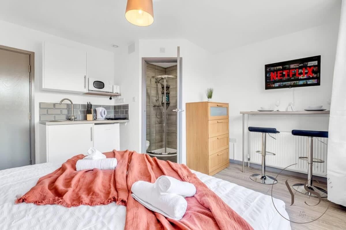 Sienna Longton Studio 2D - Wi-Fi, Alton Towers, Netflix Stoke-on-Trent Eksteriør billede