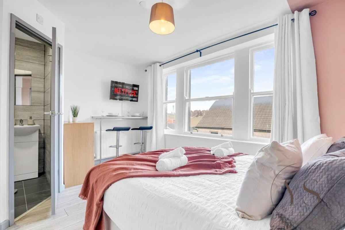 Sienna Longton Studio 2D - Wi-Fi, Alton Towers, Netflix Stoke-on-Trent Eksteriør billede